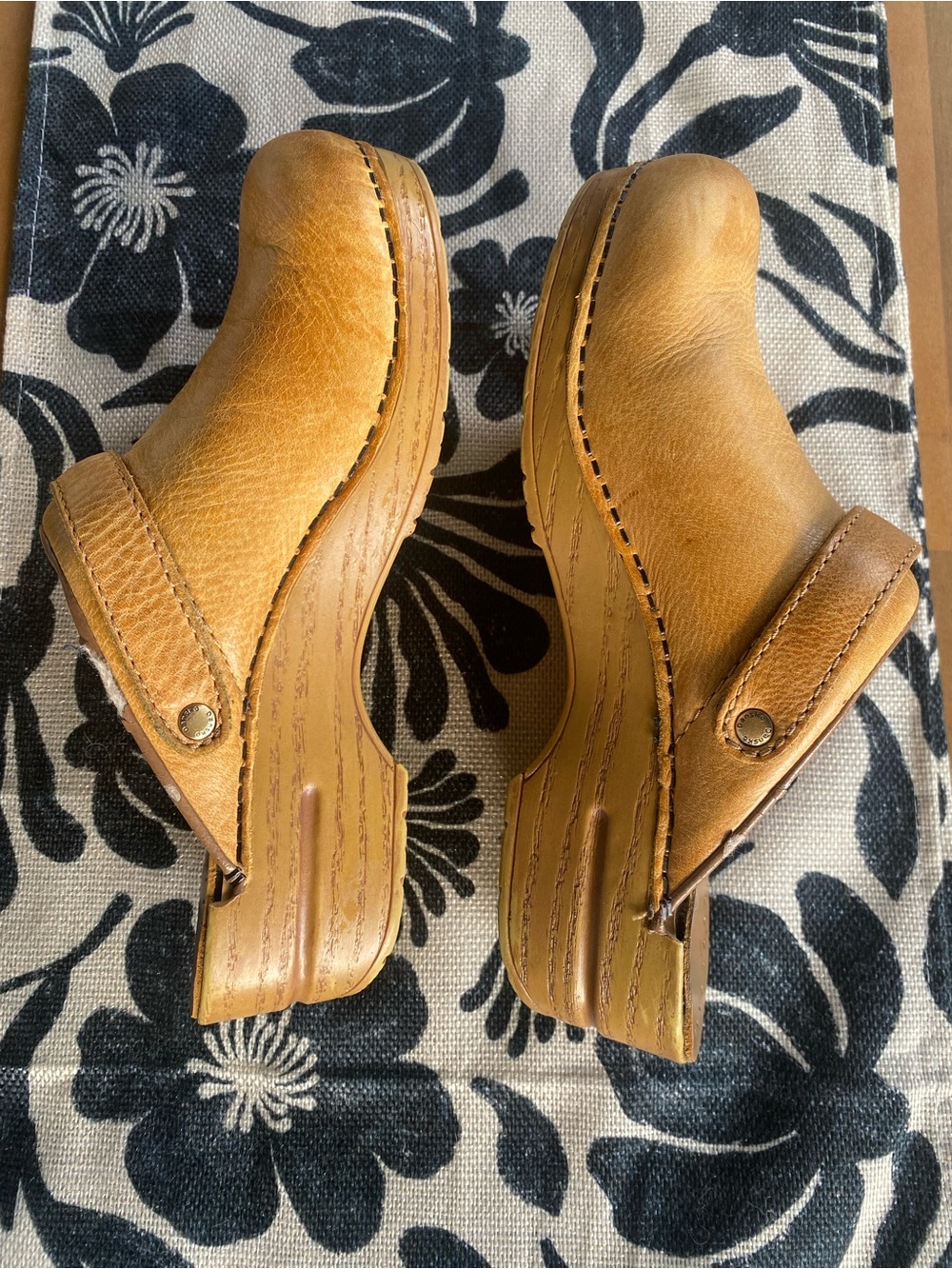 Dansko Ingrid Clog in “Honey” Tan Leather size 39